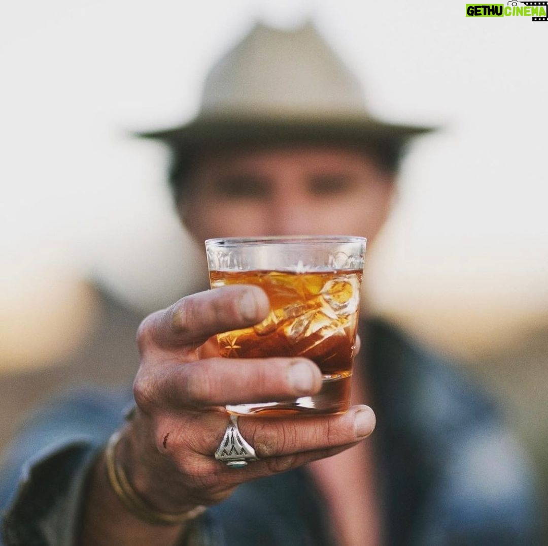Walton Goggins Instagram - Mouth watering good… this is your Saturday Night!! @mulholland.spirits now available in Kali, NYC, Texas, AZ, Mn… Oregon… WA… Nevada… Boston MA… my hometown ATL, GA… get it! #makeitamulholland