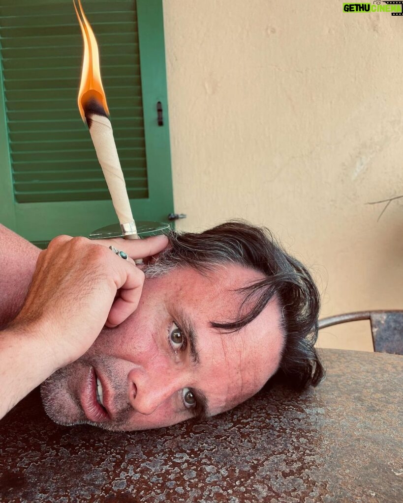 Walton Goggins Instagram - Am I smoking a joint thru my ear… or do I just have ear wax. Not all vacation photos have to be sexy… or do you find this sexy?! If so you’re my tribe!!! WG
