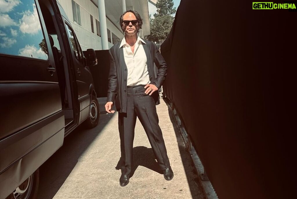 Walton Goggins Instagram - Brazil CCXP. What a ride that was. Thank you @giulivaheritage and @richardjamesofficial for these lovely threads. Made me feel 10 ft tall and bullet proof. The clothes do make the man.