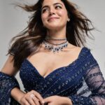 Wamiqa Gabbi Instagram - कोई लुत्फ़ उठा रहा है सफ़र का, कोई मंज़िल पा कर भी परेशान सा है ! यह ज़िंदगी है साहब, यहाँ सबकी अपनी नुमाइशें हैं। #गुलज़ार Styling - @sukritigrover Saree- @nitikagujralofficial HMU - @forum.gotecha Photographer - @harneshjoshi