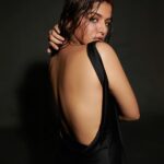 Wamiqa Gabbi Instagram - 🤍 Ik main kudi punjabi, do mere nain sharaabi Dasso hunn ki kariyeeee ? . Styled by @mohitrai with @shubhi.kumar @tarangagarwalofficial Hair - @humera_shaikh19 Makeup - @cocoballucci_ Photographer - @thehouseofpixels