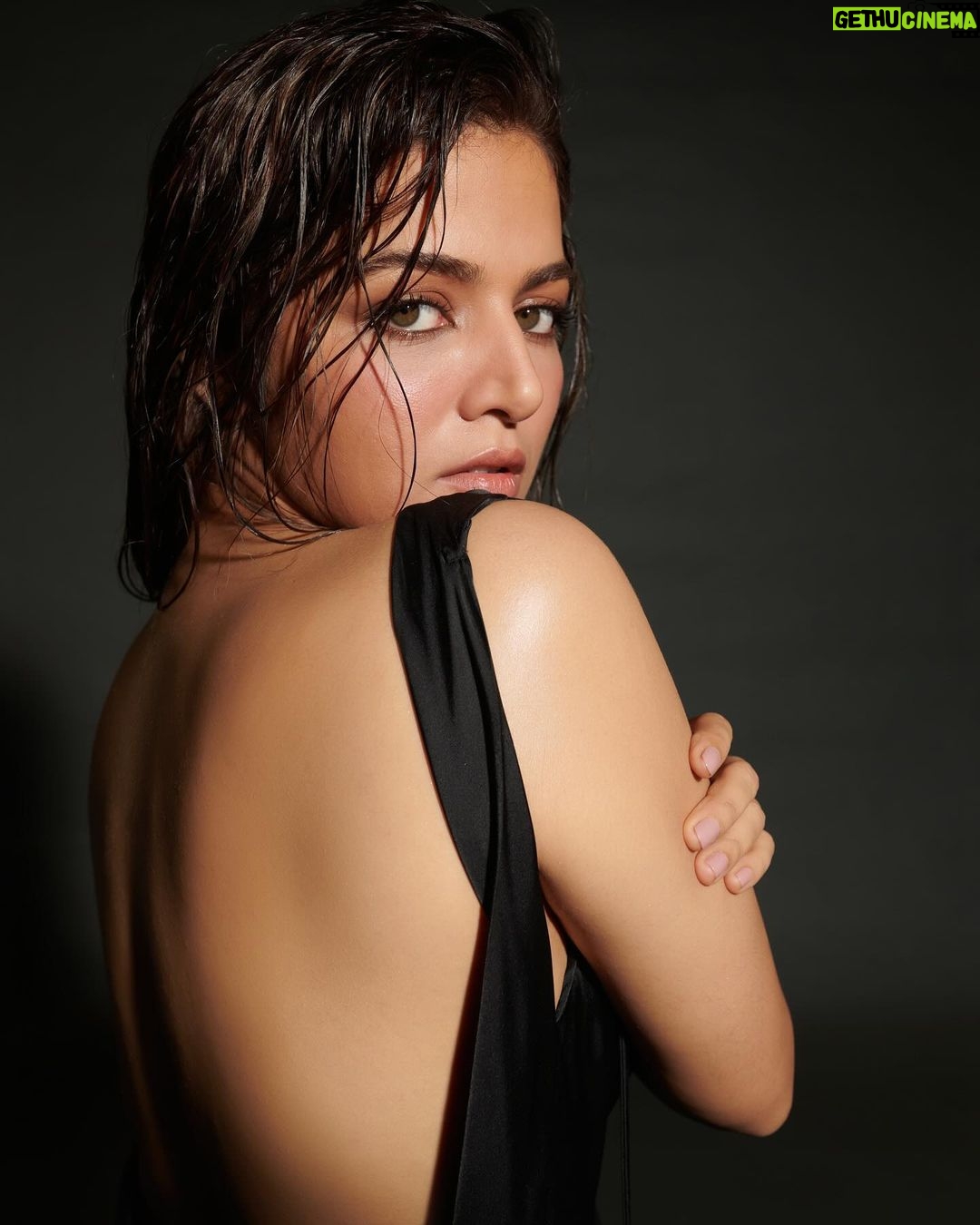 Wamiqa Gabbi Instagram - š¤ Ik main kudi punjabi, do mere nain sharaabi Dasso hunn ki kariyeeee ? . Styled by @mohitrai with @shubhi.kumar @tarangagarwalofficial Hair - @humera_shaikh19 Makeup - @cocoballucci_ Photographer - @thehouseofpixels