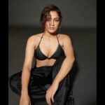 Wamiqa Gabbi Instagram - Abs nahin hain par koi ऐब bhi nahin hai 😎 . Styled by @mohitrai with @shubhi.kumar @tarangagarwalofficial Hair - @humera_shaikh19 Makeup - @cocoballucci_ Photographer - @thehouseofpixels