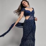 Wamiqa Gabbi Instagram - कोई लुत्फ़ उठा रहा है सफ़र का, कोई मंज़िल पा कर भी परेशान सा है ! यह ज़िंदगी है साहब, यहाँ सबकी अपनी नुमाइशें हैं। #गुलज़ार Styling - @sukritigrover Saree- @nitikagujralofficial HMU - @forum.gotecha Photographer - @harneshjoshi