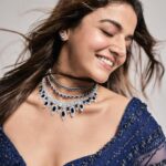 Wamiqa Gabbi Instagram - कोई लुत्फ़ उठा रहा है सफ़र का, कोई मंज़िल पा कर भी परेशान सा है ! यह ज़िंदगी है साहब, यहाँ सबकी अपनी नुमाइशें हैं। #गुलज़ार Styling - @sukritigrover Saree- @nitikagujralofficial HMU - @forum.gotecha Photographer - @harneshjoshi