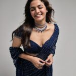 Wamiqa Gabbi Instagram - कोई लुत्फ़ उठा रहा है सफ़र का, कोई मंज़िल पा कर भी परेशान सा है ! यह ज़िंदगी है साहब, यहाँ सबकी अपनी नुमाइशें हैं। #गुलज़ार Styling - @sukritigrover Saree- @nitikagujralofficial HMU - @forum.gotecha Photographer - @harneshjoshi