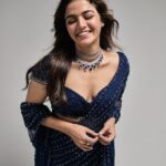 Wamiqa Gabbi Instagram – कोई लुत्फ़ उठा रहा है सफ़र का,
कोई मंज़िल पा कर भी परेशान सा है !
यह ज़िंदगी है साहब, यहाँ सबकी अपनी नुमाइशें हैं।
#गुलज़ार
Styling – @sukritigrover 
Saree- @nitikagujralofficial 
HMU – @forum.gotecha 
Photographer – @harneshjoshi