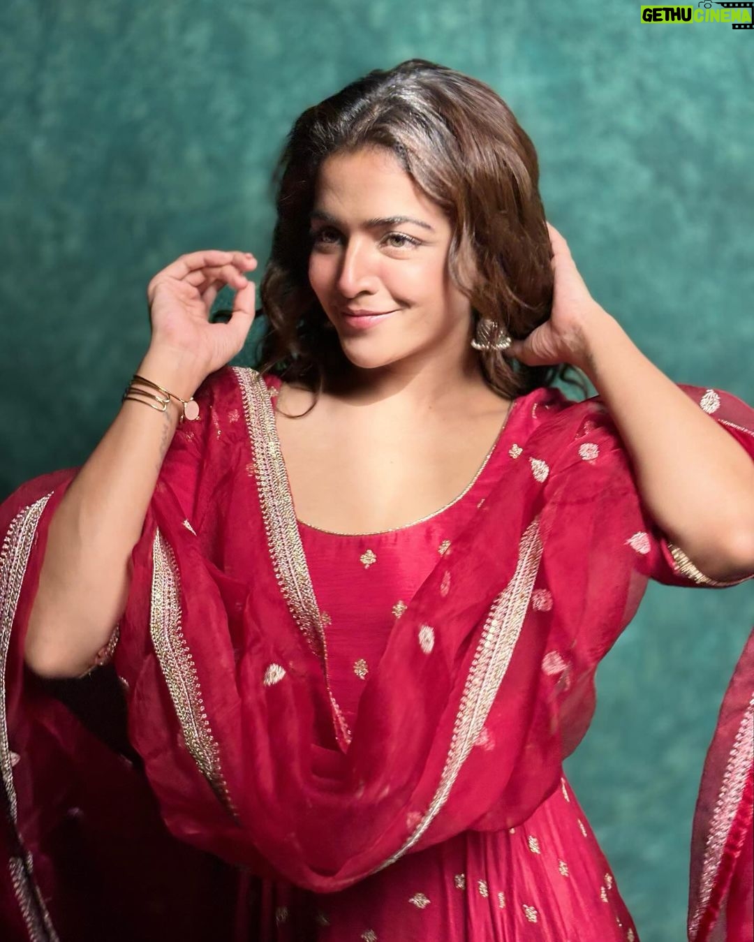 Wamiqa Gabbi Instagram - Maine Ram ratan dhan paayo ♥️ Happy Dhanteras ✨ . . HMU @reshammordani ✨ Suit @akhila8914 ✨