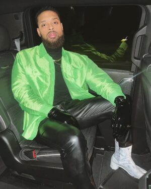 Warren Egypt Franklin Instagram - AQUARIUS SZN dump…and that’s on a big body Benz truck 😈✨🥵