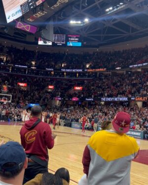 Warren Egypt Franklin Instagram - I had the honor of singing at the first Cavs game of the year. And what a night it was singing in front of 20,000 people in my hometown 🔥

@spidadmitchell 71 POINTS! You’re wild, the biggest cavs game since GM7 in the finals. 

CLEVELAND I love you. Thx you @cavs & @rocketmortgagefieldhouse for the opportunity. 

Im gonna always put on for 216 Baby 😝