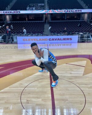 Warren Egypt Franklin Instagram - I had the honor of singing at the first Cavs game of the year. And what a night it was singing in front of 20,000 people in my hometown 🔥

@spidadmitchell 71 POINTS! You’re wild, the biggest cavs game since GM7 in the finals. 

CLEVELAND I love you. Thx you @cavs & @rocketmortgagefieldhouse for the opportunity. 

Im gonna always put on for 216 Baby 😝