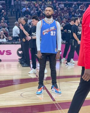 Warren Egypt Franklin Instagram - I had the honor of singing at the first Cavs game of the year. And what a night it was singing in front of 20,000 people in my hometown 🔥

@spidadmitchell 71 POINTS! You’re wild, the biggest cavs game since GM7 in the finals. 

CLEVELAND I love you. Thx you @cavs & @rocketmortgagefieldhouse for the opportunity. 

Im gonna always put on for 216 Baby 😝