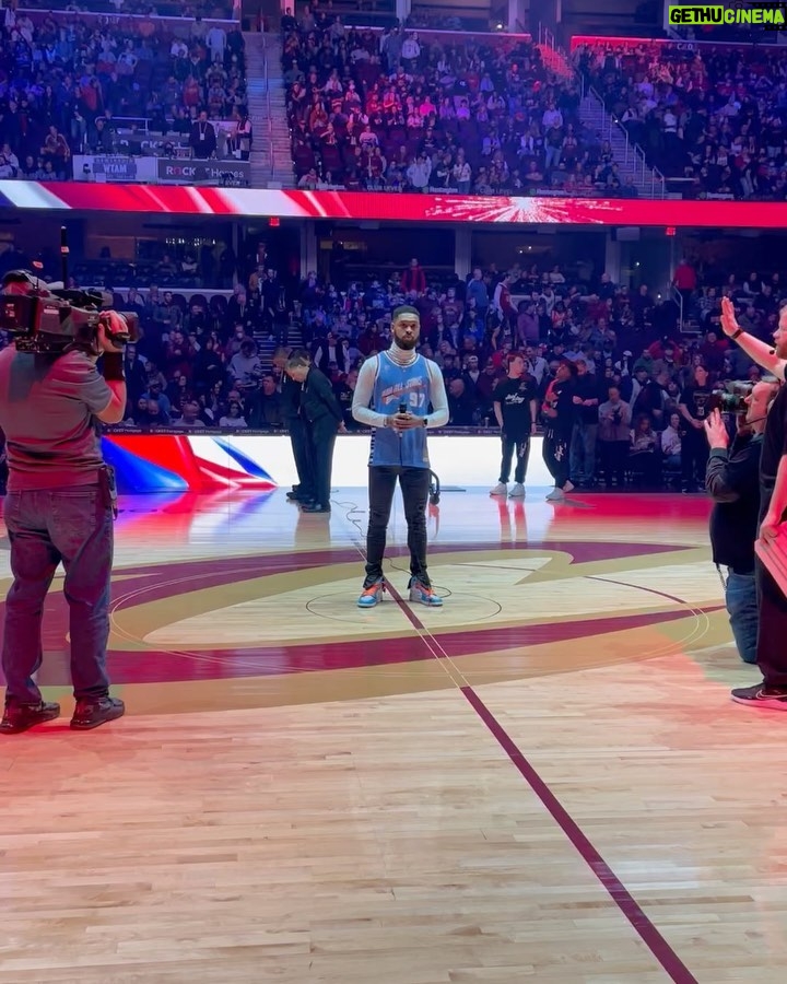 Warren Egypt Franklin Instagram - I had the honor of singing at the first Cavs game of the year. And what a night it was singing in front of 20,000 people in my hometown 🔥 @spidadmitchell 71 POINTS! You’re wild, the biggest cavs game since GM7 in the finals. CLEVELAND I love you. Thx you @cavs & @rocketmortgagefieldhouse for the opportunity. Im gonna always put on for 216 Baby 😝 Rocket Mortgage FieldHouse