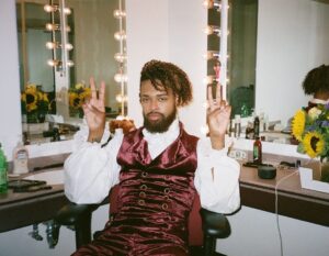 Warren Egypt Franklin Instagram - THOMAS JEFFERSON’S COMING HOME! ✌🏽

I’m so excited to finally announce that I get to fulfill my dream of playing my dream role in my hometown! That’s right CLEVELAND, I’m coming home for the holidays playing the State Theater at PlayhouseSquare December 6th through January 15th. That’s 6 whole weeks for you to get to see me in Hamilton. This all still feels like a dream and I can’t believe it’s happening. The first show I saw when I was 6 that made me want to do this professionally was in this theater and now I’ll be in it! God is good! Look out for so many coming announcements including masterclasses, talk backs, food drives, give aways and a few surprises 👀 I love you 216! WE HOME!