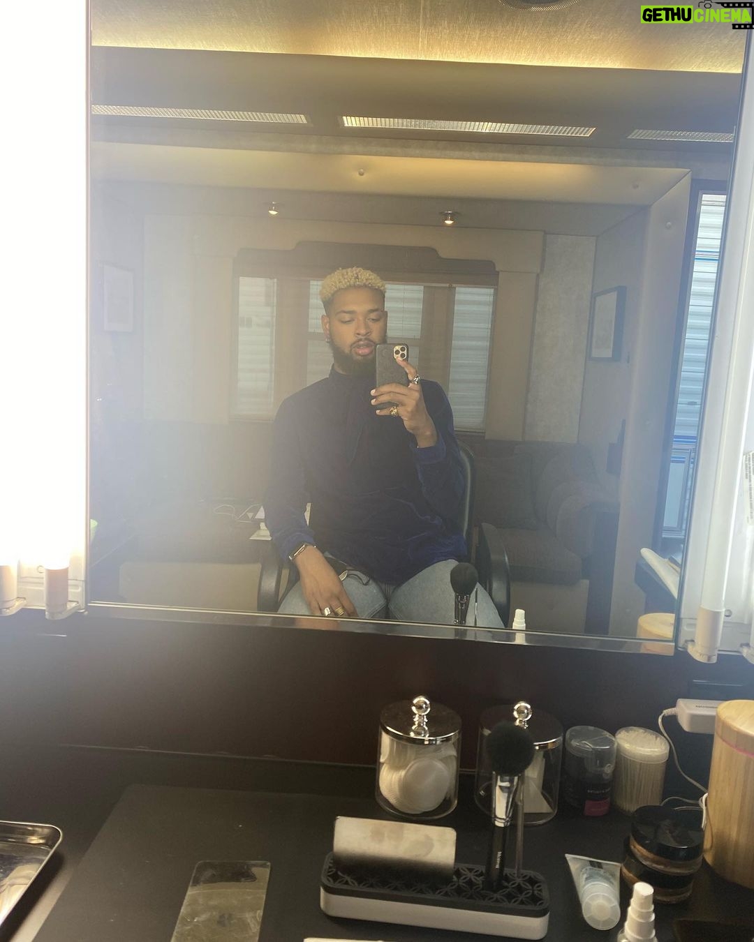 Warren Egypt Franklin Instagram - GROWNISH SEASON 4 Finale dump 💛💚 I could go on and on about how this experience has changed my life. But thank you God & thx you Des. Walt Disney Studios