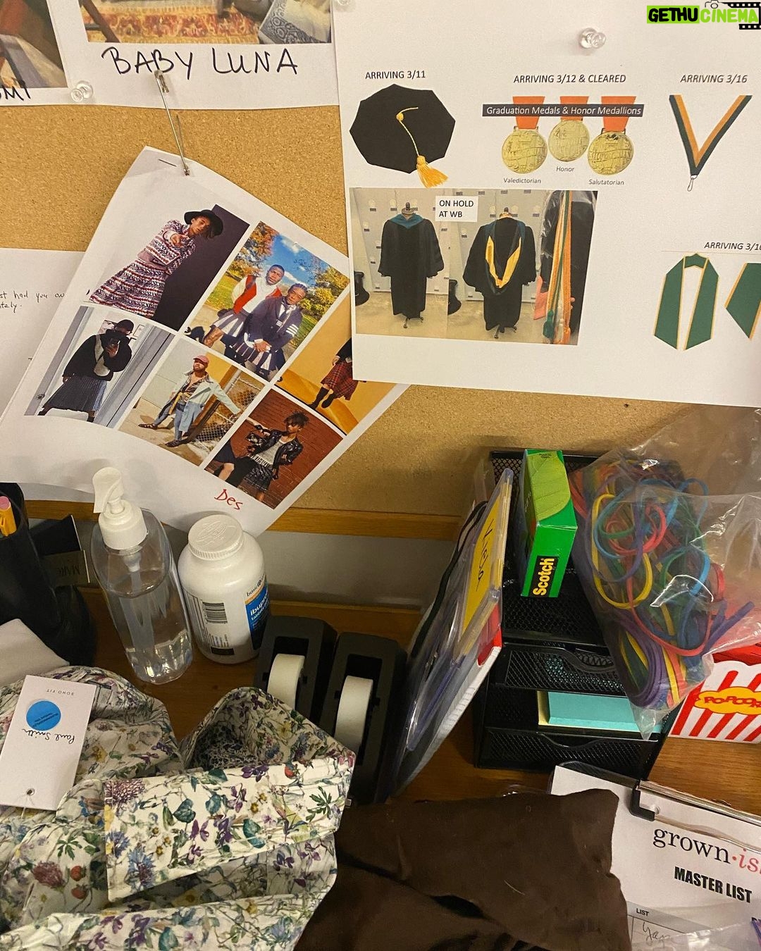 Warren Egypt Franklin Instagram - GROWNISH SEASON 4 Finale dump 💛💚 I could go on and on about how this experience has changed my life. But thank you God & thx you Des. Walt Disney Studios