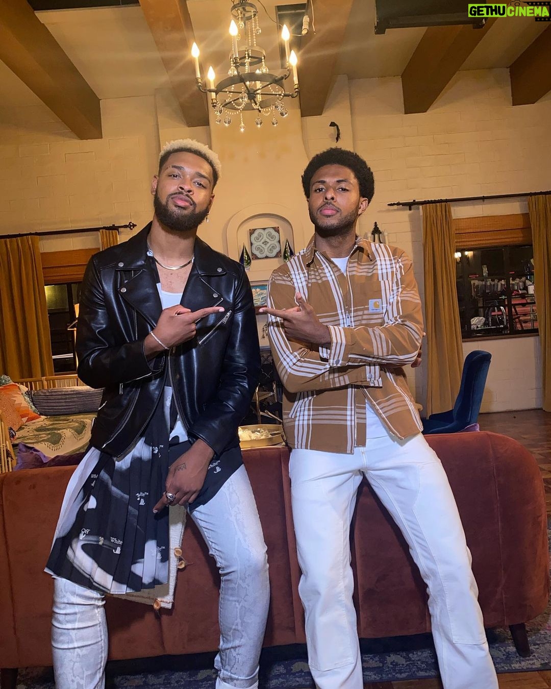 Warren Egypt Franklin Instagram - GROWNISH SEASON 4 Finale dump 💛💚 I could go on and on about how this experience has changed my life. But thank you God & thx you Des. Walt Disney Studios