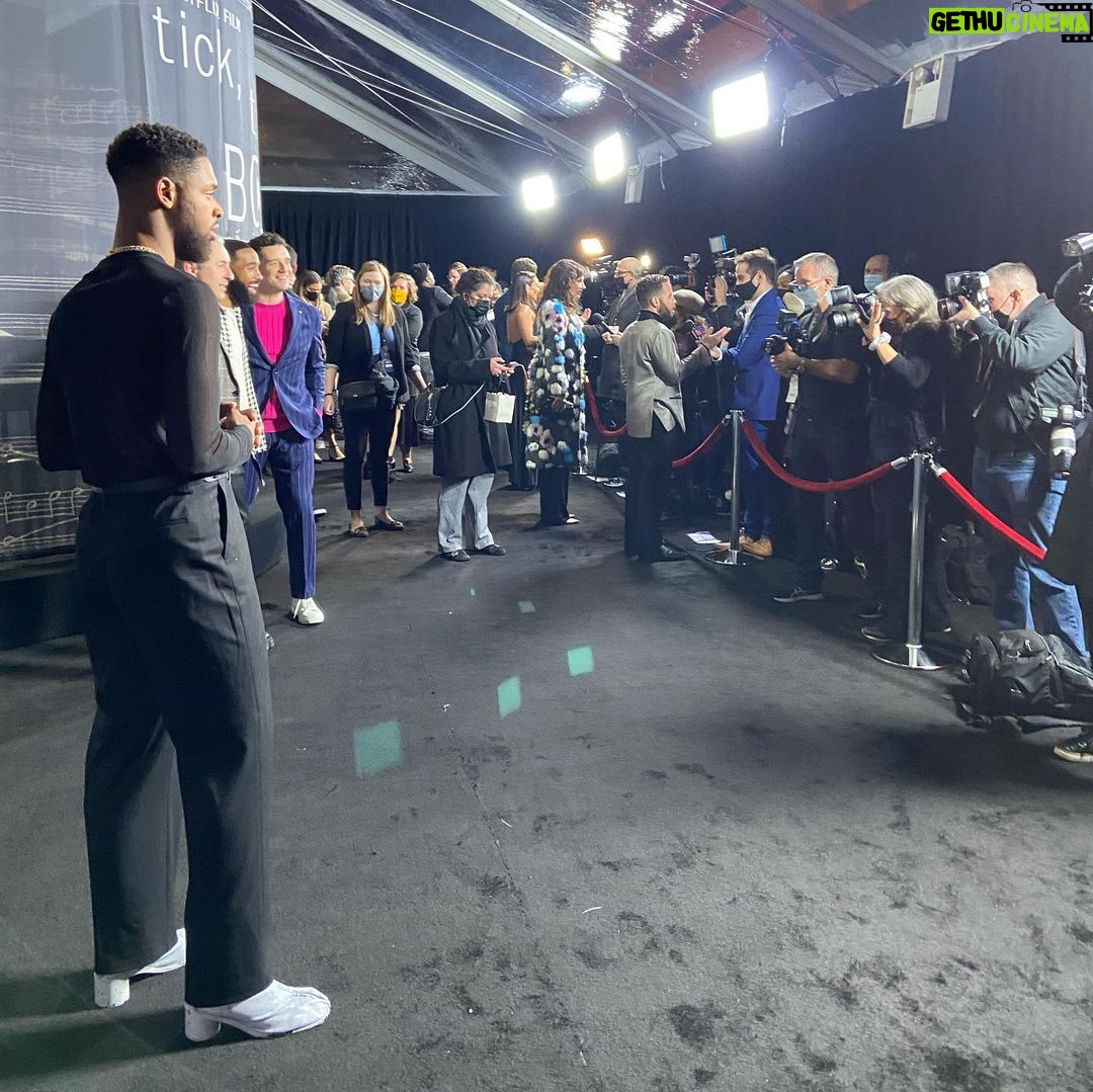 Warren Egypt Franklin Instagram - Tick…Tick…💣 NYC Premiere. Had the pleasure of experiencing Tick Tick Boom in a Broadway theater last Monday, so proud of our boss man Lin and to the entire cast and crew of this movie congrats, it was truly magical. Huge thank you to @netflix & @ticktickboom for the having me. Stylist: @stylesbywyandon Male Grooming: @snatchinwigz New York, New York