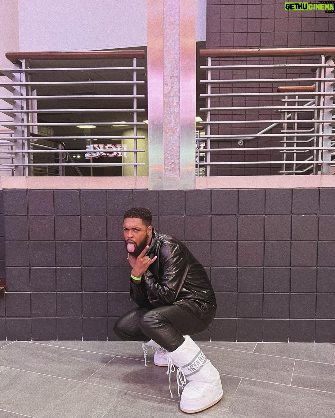 Warren Egypt Franklin Instagram - “That’s one small step for man, one giant leap for my nXggas” or whatever Neil Armstrong said 🚀 Wells Fargo Center
