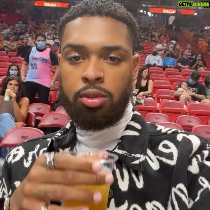 Warren Egypt Franklin Instagram - Courtside Papi 🏀🔥 Miami, Florida