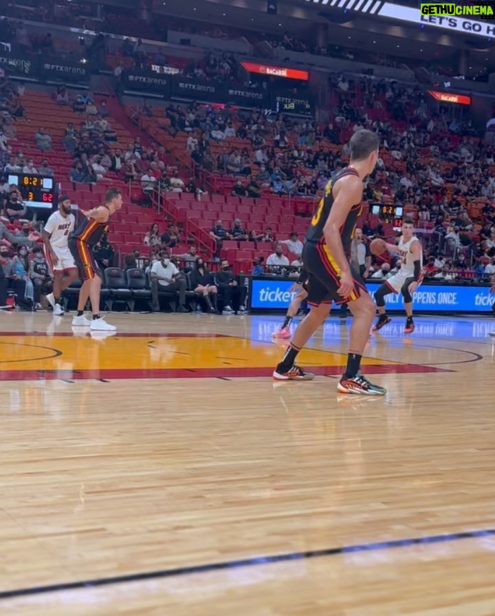 Warren Egypt Franklin Instagram - Courtside Papi 🏀🔥 Miami, Florida