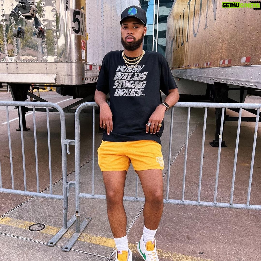 Warren Egypt Franklin Instagram - PU$$Y builds strong bones. 👅 Times-Union Center for the Performing Arts