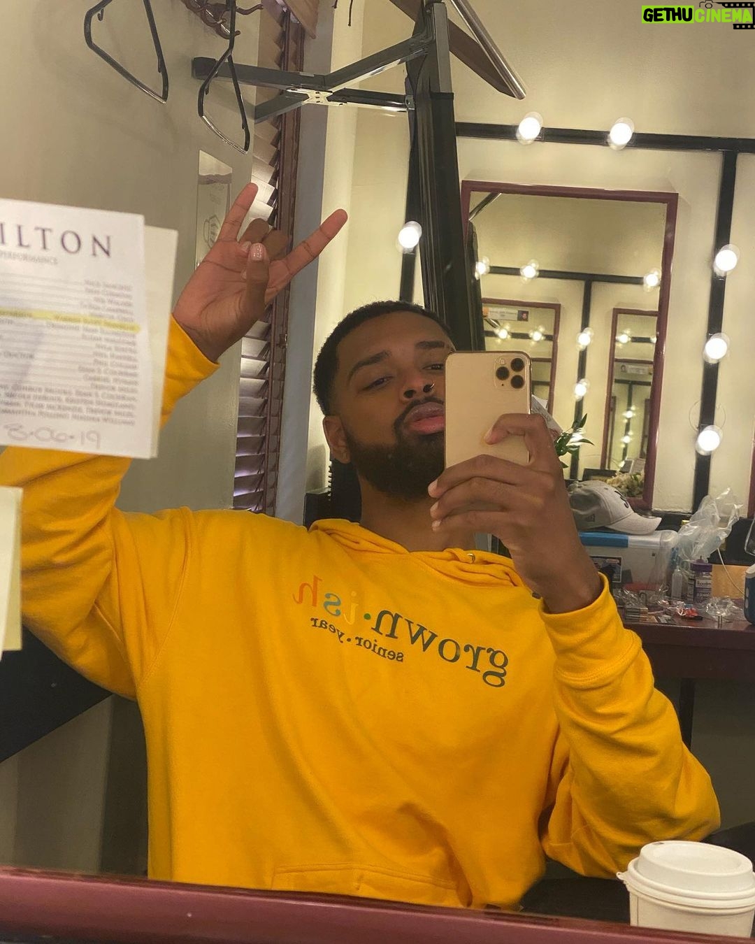 Warren Egypt Franklin Instagram - Mid Season Finale of @grownish TONIGHT! 💚💛When I tell y’all this episode is about to leave y’all on a cliff hanger….whew. Are you guys watching tonight? Also what are we thinking of Des’ character so far? 👀 Los Angeles, California