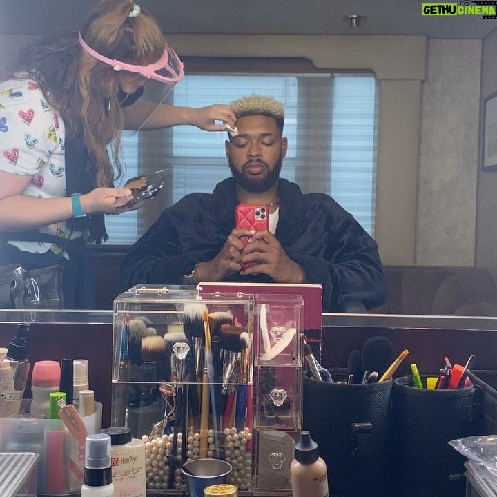Warren Egypt Franklin Instagram - Mid Season Finale of @grownish TONIGHT! 💚💛When I tell y’all this episode is about to leave y’all on a cliff hanger….whew. Are you guys watching tonight? Also what are we thinking of Des’ character so far? 👀 Los Angeles, California