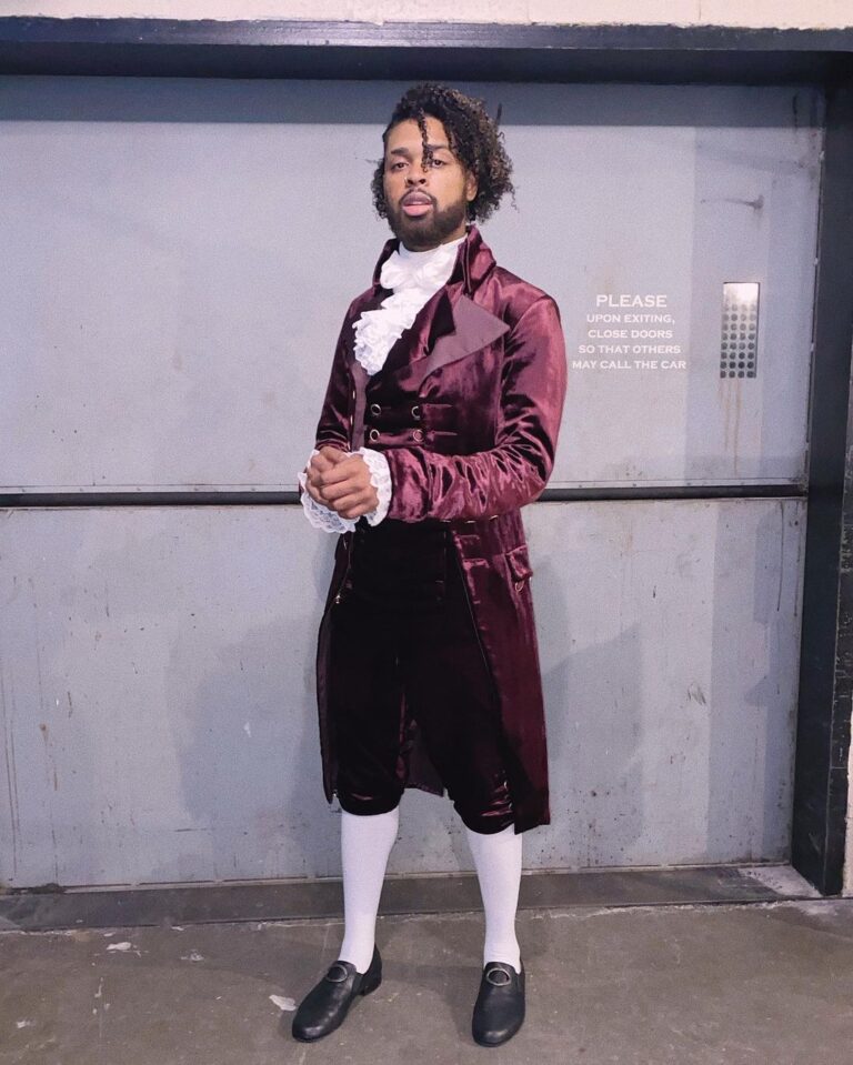 Warren Egypt Franklin Instagram - A very Hamilton Holiday 🎄🙏🏾 Touring is hard, especially during the holidays, but with so many shutdowns happening due to covid I’m grateful to just be on stage doing what I love and bringing joy to others this season. Also I had to let yall see how good I look in my TJ costume today. 😝 Happy Holidays! Shea's Performing Arts Center
