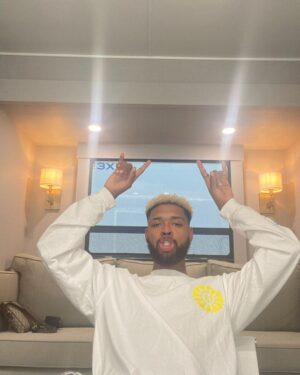Warren Egypt Franklin Instagram - Getting the chance to play Des on Grownish has been such an incredible opportunity. Let’s be clear here, there has never been a character like him on TV. Des is a pansexual/queer identifying man who bends gender norms, it’s rare we see a queer character who isn’t condemned to stereotypical ultra feminization, which please don’t get me wrong we needed to see those black fem queer characters as well. But queer people aren’t always feminine sometimes they are masculine, sometimes they are athletes, sometimes they are rappers, sometimes they are fire fighters, shit they are just people. You can’t police people and tell them how masculine or feminine they should be. Des is so damn inspiring living his life as he wants to, how he wants to. If he wants to wear sweats that day he will, if he wants to wear a skirt that day he will. He can do all of this and more with a woman on his arm. He does not care, and he will still blaze your ass on the track any given day. Des continues to inspire me and I’m so thankful for him. I’ve read every text, DM, and email you guys have sent saying how much this character means to you and I understand the responsibility I have to represent the LGBTQ community with this role. I can also tell you that you’ll see way more Des, more drama, more representation, and more walls being broken down in Season 4B on @grownish coming at you in 2022! Much love to everyone, we just getting started🖤 Warren Egypt. Thx you @craigdoylela @kenyabarris @juliebean @ria.pavia @glaad love you to the moon and back