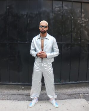 Warren Egypt Franklin Instagram - RENAISSANCE WORLD TOUR: TORONTO 2023 🪩🚀

I tried to stay present and only recorded a few moments and I swore the whole night B and I were vibing and then…y’all she threw her fan at me after heated. Last night I vibed out with the Greatest Entertainer of all time. When I was 10 years old my first concert was ‘The Beyoncé Experience’ and I was hooked ever since. To watch the evolution of this BLACK WOMAN 16 years later, still be at the top of her game is wow. @beyonce like I told you last night, “you a baaaaad bihhhh.” 

Toronto you owe me NOTHING. 💀
What is life?! And no I will never sell that fan, it’s going right on my mantle when I get home lol