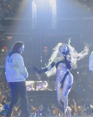Warren Egypt Franklin Instagram - RENAISSANCE WORLD TOUR: TORONTO 2023 🪩🚀

I tried to stay present and only recorded a few moments and I swore the whole night B and I were vibing and then…y’all she threw her fan at me after heated. Last night I vibed out with the Greatest Entertainer of all time. When I was 10 years old my first concert was ‘The Beyoncé Experience’ and I was hooked ever since. To watch the evolution of this BLACK WOMAN 16 years later, still be at the top of her game is wow. @beyonce like I told you last night, “you a baaaaad bihhhh.” 

Toronto you owe me NOTHING. 💀
What is life?! And no I will never sell that fan, it’s going right on my mantle when I get home lol
