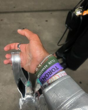 Warren Egypt Franklin Instagram - RENAISSANCE WORLD TOUR: TORONTO 2023 🪩🚀

I tried to stay present and only recorded a few moments and I swore the whole night B and I were vibing and then…y’all she threw her fan at me after heated. Last night I vibed out with the Greatest Entertainer of all time. When I was 10 years old my first concert was ‘The Beyoncé Experience’ and I was hooked ever since. To watch the evolution of this BLACK WOMAN 16 years later, still be at the top of her game is wow. @beyonce like I told you last night, “you a baaaaad bihhhh.” 

Toronto you owe me NOTHING. 💀
What is life?! And no I will never sell that fan, it’s going right on my mantle when I get home lol