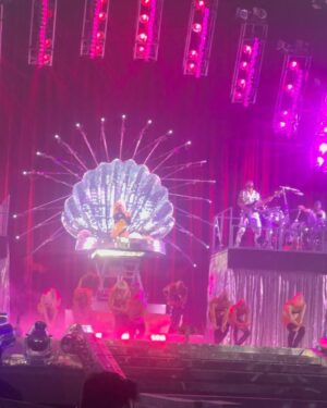 Warren Egypt Franklin Instagram - RENAISSANCE WORLD TOUR: TORONTO 2023 🪩🚀

I tried to stay present and only recorded a few moments and I swore the whole night B and I were vibing and then…y’all she threw her fan at me after heated. Last night I vibed out with the Greatest Entertainer of all time. When I was 10 years old my first concert was ‘The Beyoncé Experience’ and I was hooked ever since. To watch the evolution of this BLACK WOMAN 16 years later, still be at the top of her game is wow. @beyonce like I told you last night, “you a baaaaad bihhhh.” 

Toronto you owe me NOTHING. 💀
What is life?! And no I will never sell that fan, it’s going right on my mantle when I get home lol