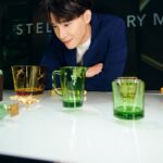 Wayne Song Instagram - 謝謝每次都讓我驚艷的麥卡倫 @themacallan_taiwan 邀請！ 能夠在放鬆舒適的環境享受美酒與美食，是那麼享受的一件事。這次的麥卡倫品酩會，擁有精心打造的藝術空間，喝著「黃金麥穗Amber Meadow」，搭配四面環景的投影視覺，讓大家彷彿瞬間置身在蘇格蘭高地的麥卡倫莊園，充滿驚喜的沈浸式體驗讓我這個攝影控興奮至極，太美了！ 在味覺上的體驗，更透過親手打造的餐點及調酒，為「黃金麥穗Amber Meadow」創造不同的品飲層次。此款酒讓我感受到來自蘇格蘭的柑橘水果和忍冬花香，入喉則又有濃郁橡木、檸檬、哈密瓜與英式司康風味，更特別的是，尾韻還有淡淡的杏仁與綠茶的香氣，酒體飽滿而具層次。 此外，首次攜手合作都是在蘇格蘭長大的姐妹：英國知名服裝設計師、風格攝影師Mary and Stella McCartney ，完美詮釋麥卡倫致力於與自然共生的品牌精神，從風味概念到包裝設計，都以蘇格蘭的土地及大自然為靈感， 並在包裝盒上呈現Mary所拍攝的麥卡倫莊園景色，將包裝與設計回饋自然。 活動現場也展示了，與麥卡倫姐妹花合作「TOGETHER」居家生活系列，展現麥卡倫與Mary and Stella McCartney 共同追求卓越與自然共生的理念。 非常享受在The Harmony Collection第三版「黃金麥穗Amber Meadow」的豐富感官之旅，邀請推薦大家一起來體驗！現在加入Line官方帳號成為會員，就能掌握麥卡倫最新一手資訊與獲得會員限定活動消息：https://maac.io/2j5MF @themacallan_taiwan #theharmonycollection #麥卡倫黃金麥穗 #不凡風味源於自然