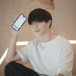 Wayne Song Instagram - 攝影，對我來說是日常生活中不可或缺的一部分，無論在工作時，或是假日出門踏青，我總喜歡帶上相機記錄下我遇到的一切。我覺得，不管是街拍、人像攝影，或是拍自己的「一人攝影棚」，都是一種透過相機的捕捉來達到自我溝通的過程。   今年隨著疫情解封，有更多的機會能夠到不同的地方工作、走走，我也為此添購了不少攝影器材。在把卡刷下去的那個瞬間，我很慶幸有國泰世華CUBE App能幫我打理生活的理財所需，像是使用CUBE卡刷卡時，打開App切換到的「樂饗購」權益，讓我能省下不少辛苦賺來的錢，回饋的小樹點也能直接抵用在信用卡帳單上，非常實用。   此外，也因為有國泰世華CUBE App，讓我的金融生活變得更簡單，不用再被多個銀行App困擾、不需要再煩惱瑣碎的金融事務，一個國泰世華CUBE App就可以輕鬆管理所有金融需求，包括轉帳、繳費、投資理財、股票、外幣兌換、保險、等日常生活會用到的功能。   一站式金融服務：只需一個App就可以處理各種金融事務，從開立 銀行戶頭到投資理財，一切都在這裡。   保險服務：將國泰產險和國泰人壽的保單輕鬆匯入，簡化保單管理，並提供應繳保費提醒和續保提醒，還可以24小時隨時投保。   設計美感：國泰世華CUBE App注重設計、體現了留白美學並提供優雅的界面，讓我們的金融體驗更舒服、愉快。   母子帳戶：同時管理多個帳戶和目標儲蓄，讓我們能更清晰地了解財務狀況。   現代生活如此繁忙，金融管理變得更加重要，國泰世華CUBE App不僅提供全面的金融服務，還帶來簡單、便捷的金融體驗，不再需要處理繁複的金融事務，讓我們可以將時間和精力用在更重要的事情上。   無論是需要投資理財，還是關注保險服務，國泰世華CUBE App都能滿足需求，不再需要搜尋多個App、不再需要跑遍分行，國泰世華CUBE App就是我們的一站式金融夥伴。 國泰世華 CUBE App幫我們掌握金融管理，讓我們更專注於生活。 國泰世華CUBE App – 我們的一站式金融夥伴。 #銀行App #國泰世華CUBEApp #CUBEApp #本文係由國泰世華邀稿 產險商品由國泰產險提供，國泰保單資料由國泰產險與國泰人壽提供。 證券服務由國泰綜合證券提供，CUBE App由國泰世華銀行建置。 投資一定有風險，基金投資有賺有賠，申購前應詳閱公開說明書。 謹慎理財 信用無價 信用卡暨預借現金之各級別循環信用年利率為6.75％~15％（依本行信用評分制度定期評估，循環利率之基準日為104年9月1日）。 預借現金手續費：預借現金金額乘以3％加上新臺幣150元或美元5元，其他相關費用係依本行網站公告。