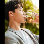 Wayne Song Instagram - @The_Macallan 麥卡倫 全新威士忌系列煥然一新！ 麥卡倫與平面設計大師David Carson的默契結晶，完美呈現於每瓶臻彩系列酒款，融入旅行與生活，全球旅遊免稅店零售獨賣，將旅行、品味融為一體，成為生活中一抹獨特的色彩。 謝謝麥卡倫分享，我手上的包裝AR設計作品是非賣特別款，在機場可以體驗另一種手機AR版本的各年份風味圖案動畫顯示於瓶身上， 麥卡倫免稅精品店現場人員也可以協助將酒包裝成精緻的禮品 ，留給各位當作驚喜了。 The Colour Collection 臻彩系列包含12年、15年、18年、21年和30年的單一麥芽威士忌，味道豐富多元，不只是威士忌，更是一段被陽光療癒的時光，彷彿置身於一場味蕾的奇幻冒險。 就像買了一張機票，踏上了這趟奇妙的旅程，穿梭在機艙裡，來到充滿著獨特韻味的夏日聖地，不只是威士忌，更是享受生活的一種表徵。 隨著不同的香氣，一起品嚐威士忌與生活的美好，展開充滿沈浸式享受的旅程吧！ #TheMacallan #ColourCollection 🥃✨ #TravelExclusive