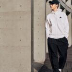 Wayne Song Instagram – 記得剛出道、還是個大學生的某一年生日，我想買一個東西獎勵自己並作為紀念，當時，我就買了人生第一件 Z.N.E. 外套作為生日禮物送給自己。在那個對夢想還有點徬徨的時期，穿著被眾星加持的 Z.N.E.外套就像是某一種對自己的鼓勵與認同。

全新改版的 Z.N.E. 運動外套有極簡的時尚外觀，還具有高舒適性，高質感的太空棉搭配AEROREADY材質，保暖而透氣，在季節交替的此時穿搭最剛好！

和當年一樣經典的加深帽緣設計不僅能抵擋風寒，還能阻擋噪音，對於在工作現場時常需要保持專注力的我來說非常實用。

在戲劇的世界裡，我們經歷著各個角色的嶙峋起伏，每一刻都如詩如畫；在日常裡，Z.N.E. 運動外套已是我生活中不可或缺的一部分，不僅是時尚的象徵，更是實用之選，陪伴我走向下一個關鍵時刻。
 
@adidas_tw
#adidasSportswear
#ZNE