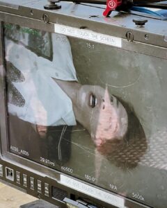 Wayne Song Instagram - 拍戲有趣的其中一件事情是，可以像是回到童年一般，玩一些已經社會化的自己平時無法再玩的遊戲，可以把自己玩得很髒，可以像是玩鬼抓人一樣，扮演著日常裡無法扮演的魔鬼。雖然那天很熱、吃很多土，但能夠跟好友們同樂並被紀錄、拍攝下來，更是幸福的事。 謝謝龍幫的弟兄們。🐲🤩🍺 @kiseki_dear.to.me @actor_wayne @chunchih_huang @wil_entertain @louis_abcd @nat.chen_10 @bobo0914_