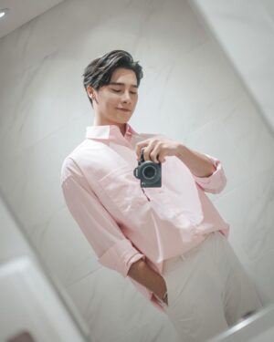 Wayne Song Instagram - 粉紅佩佩豬 @taiwandanshi_frontline