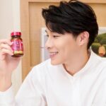 Wayne Song Instagram – Chocola BB極緻膠原錠，我的生活必需品！
 
忙碌的工作與學業交織在一起的生活，常常恨不得自己每天能多睡幾個小時，在舞台上或鏡頭前，又總是需要維持高度專注的狀態，久而久之，就覺得自己好憔悴，膠原蛋白都不見了。
 
想要補充膠原蛋白，該怎麼辦呢？
 
全新7+2配方的Chocola BB極緻膠原錠，不僅有好吸收的小分子膠原蛋白、B群和維生素C之外，還新添加了乳酸菌和鐵，沒有任何特殊氣味，小顆好入口又方便攜帶，就像我的夥伴一樣，每天都陪著我工作、上學和生活。
 
Chocola BB極緻膠原錠，是我補充膠原蛋白的最佳幫手！ 
#ChocolaBB 
#ChocolaBBCollagen 
#ChocolaBBCollagenPremium
#ChocolaBB極緻膠原錠