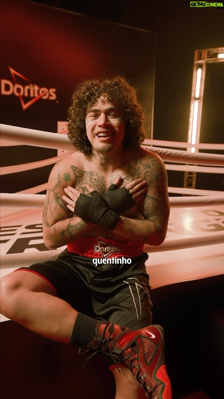 Whindersson Nunes Instagram - Muito hype conhecer a Beatriz Ferreira oh man, uma das melhores boxeadoras do mundo! Tu é doidoo, pense numa pessoa talentosa, ousada e escolhe o triângulo como eu e @doritosbrasil para os novos desafios! Ai meu fi, ja viu ne! Bora pra mais um 🥊#EscolhaOTriangulo #ForTheBold #Publicidade @doritosbrasil