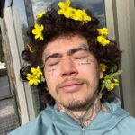Whindersson Nunes Instagram - Ela vive tão a flor da pele que cresceu flores na moita 🌼🍃