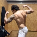 Whindersson Nunes Instagram - Peso da luta batido, 77 kg! O Zé do facão tá preparado 🔪⚰️ É amanhã ⚔️