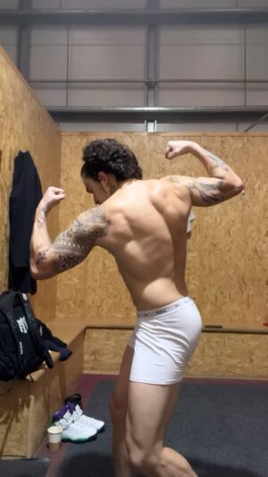 Whindersson Nunes Instagram - Peso da luta batido, 77 kg!
O Zé do facão tá preparado 🔪⚰️ 
É amanhã ⚔️