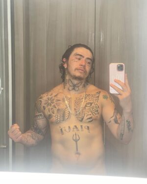 Whindersson Nunes Instagram - Qual fica melhor? 🥺
1. Lambido? 
2. Jorel?