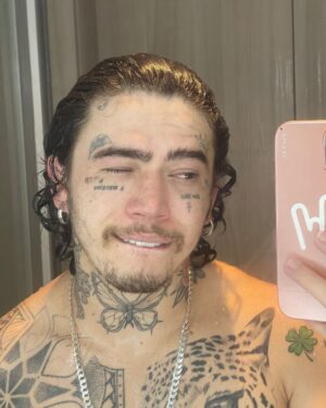 Whindersson Nunes Instagram - Qual fica melhor? 🥺
1. Lambido? 
2. Jorel?