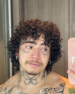 Whindersson Nunes Instagram - Qual fica melhor? 🥺
1. Lambido? 
2. Jorel?