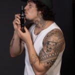 Whindersson Nunes Instagram - Comediante, ator, cantor e compositor, empresário, e agora revendedor @jequiti hahahaha o bicho é desenrolado mermo 🤣 Link no meu perfil e nos stories 😍 📸 @allisonvalentim