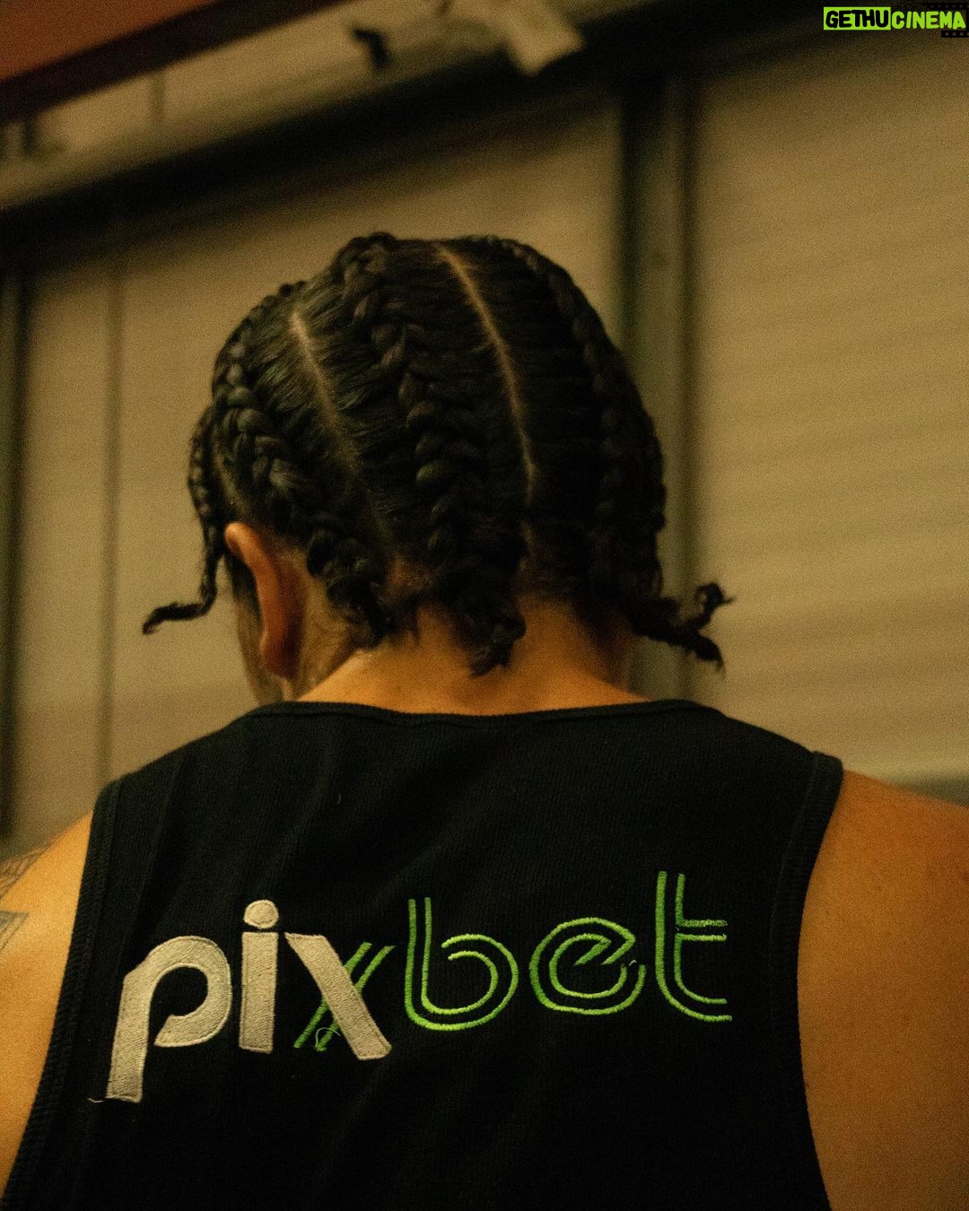 Whindersson Nunes Instagram - 12 dias pra luta 🙅🏻♂️ . 📸 @brenofurtadol Apoio @pixbet Trança @dudsbraids Dublin